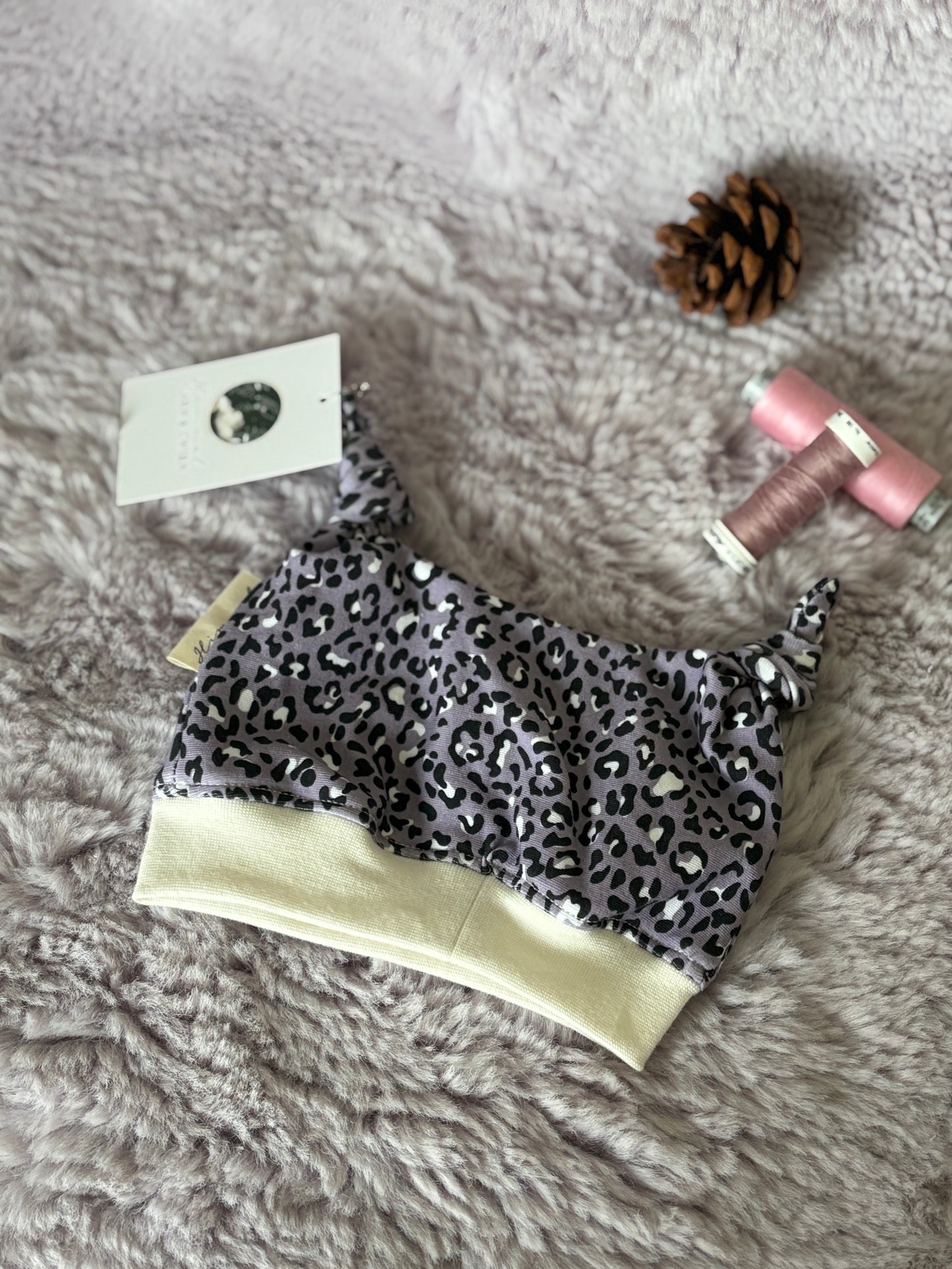 Babyhaube aus BIO Leo Jersey 💜