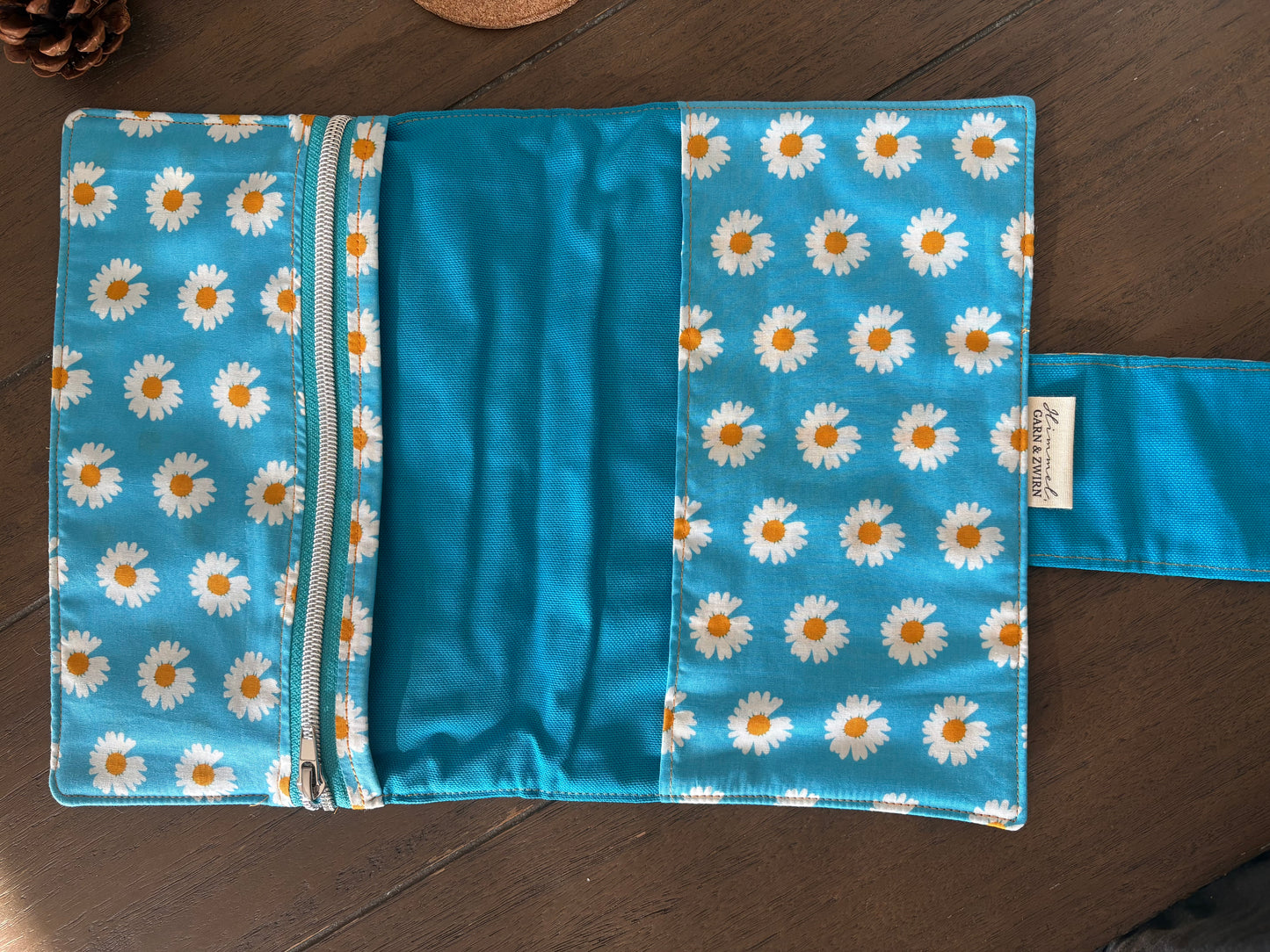 Windeltasche mit 2 Fächern und 1 Reißverschluss Tasche mit blauen Blumenmuster 🌼