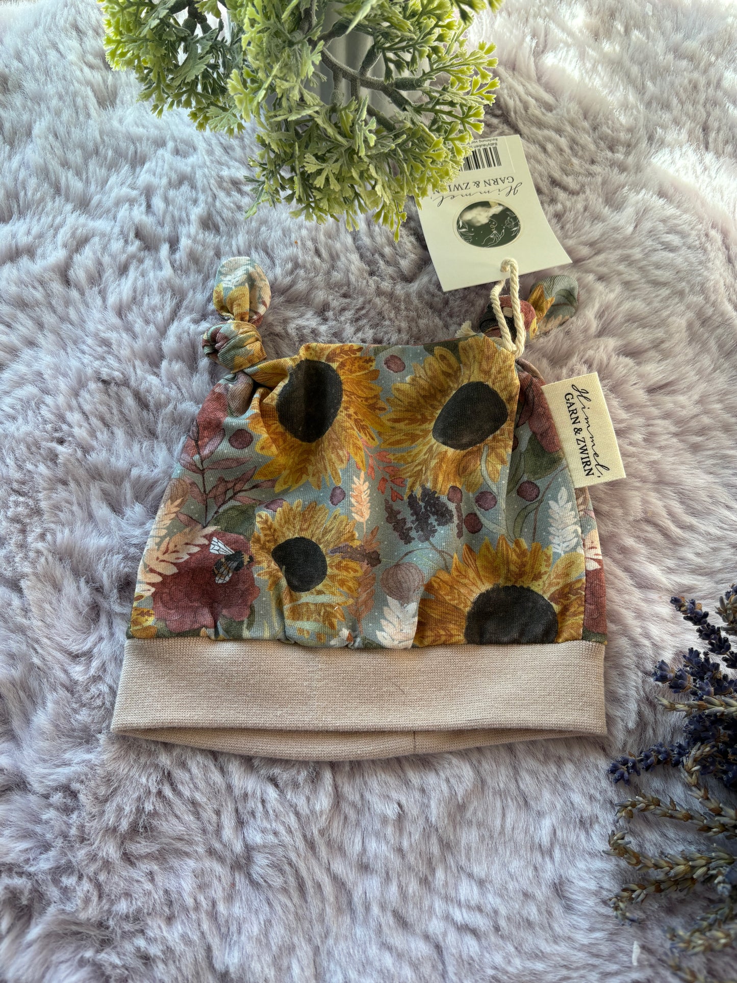 Babyhaube BIO in strahlenden Sonnenblumen Design 🌻