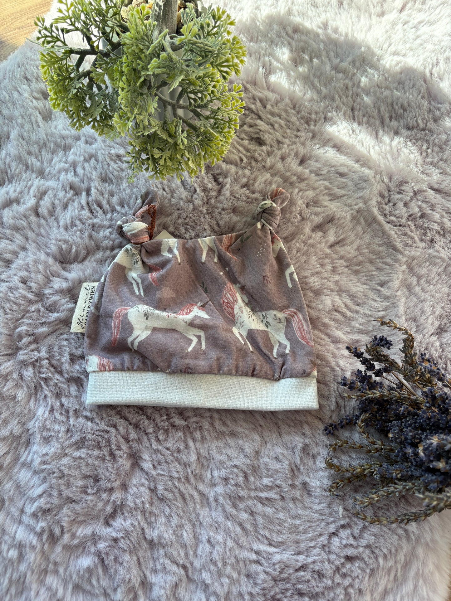 Babyhaube BIO mit rosa lila Einhörnern 🦄