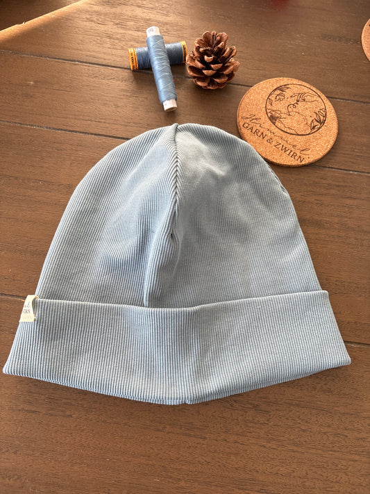 Hipster Beanie aus hellblauen Rippjersey BIO Baumwolle für Erwachsene