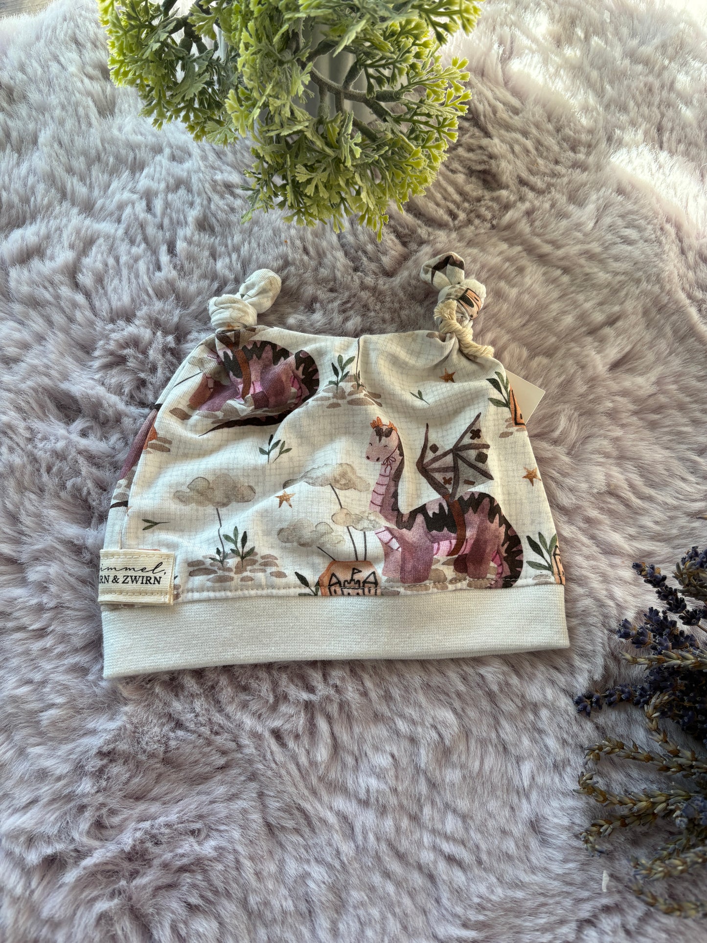 Babyhaube mit rosa Drachen aus BIO Jersey