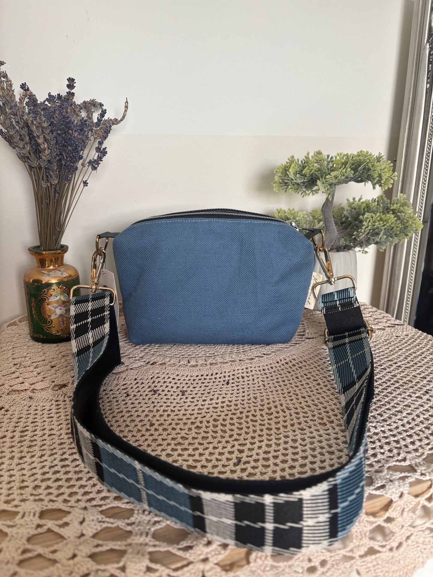 Tolle Handtasche in Jeansblau mit Karo Gurt 💙