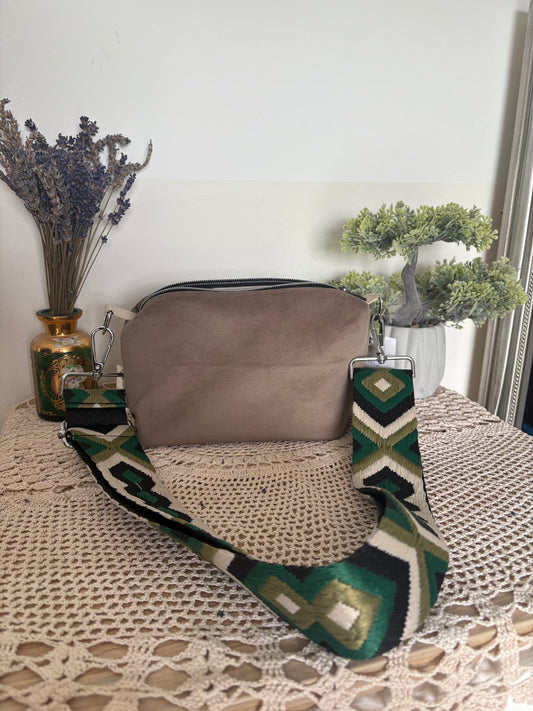 Zeitlose Handtasche in dunklem beige ☘️